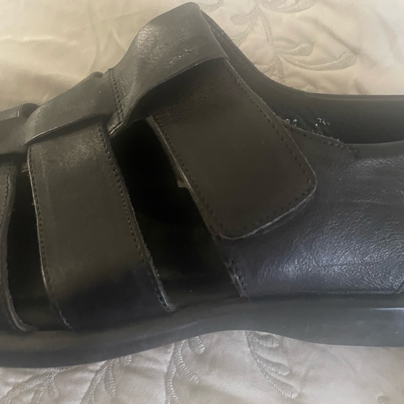 To Boot New York by Adam Derrick. Men’s sandal in like new condition. - Picture 2 of 5